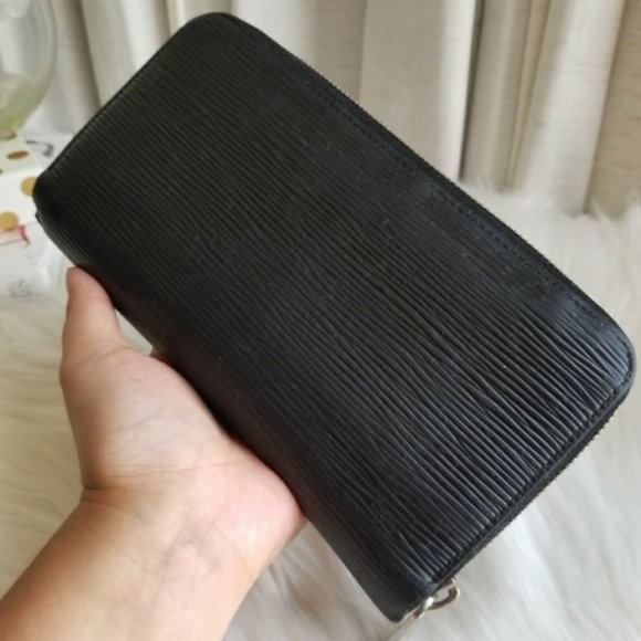 SOLD! Louis Vuitton Black Epi Zip Wallet Organizer - Picture 1 of 7